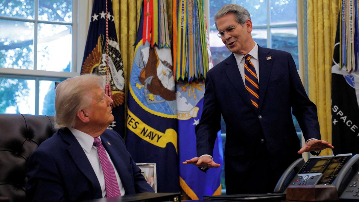 Amerika vrací biliony za nezákonná cla. Trump chce vysoké sazby v létě obnovit